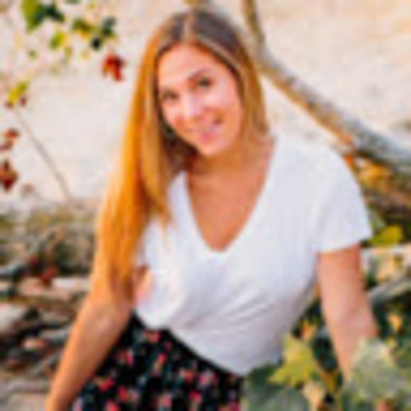 Meet your Posher, Danielle - Picture 1 of 1